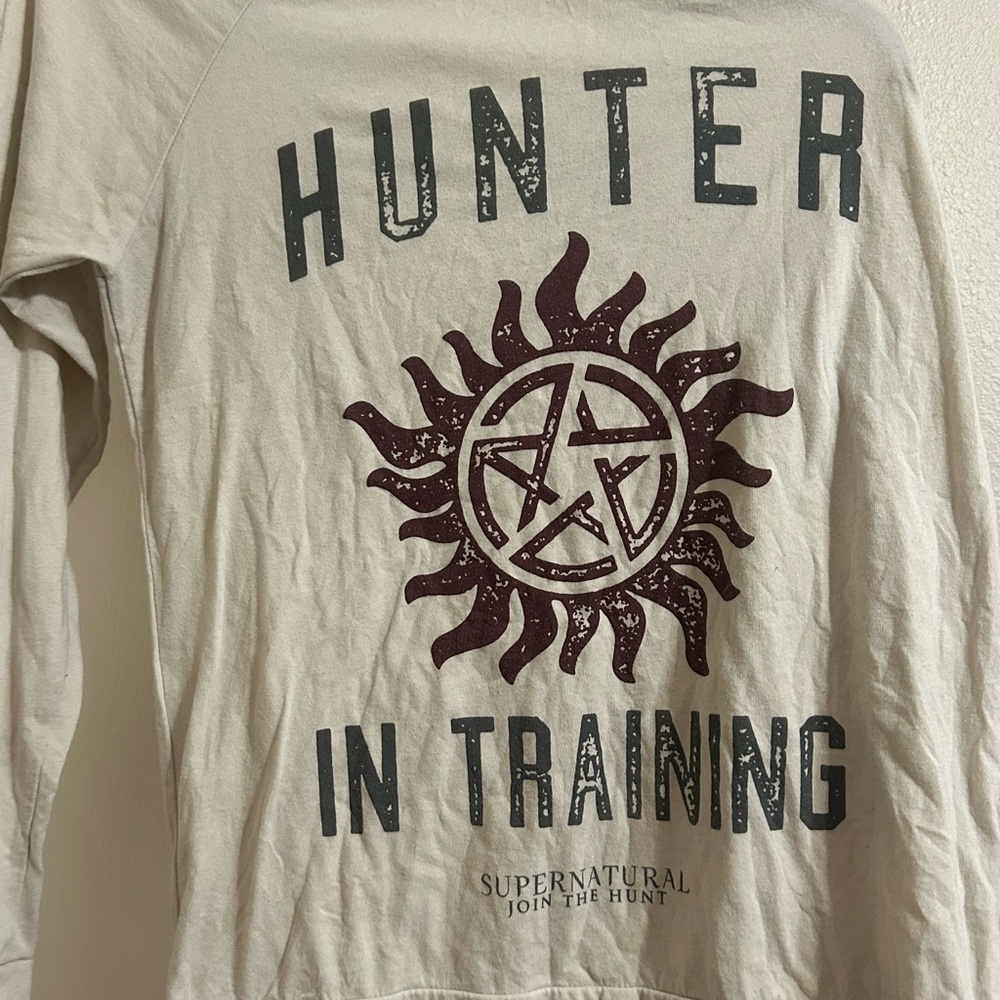 Warner Bros. Cream and Black 'Hunter in Training' Long Sleeve Tee